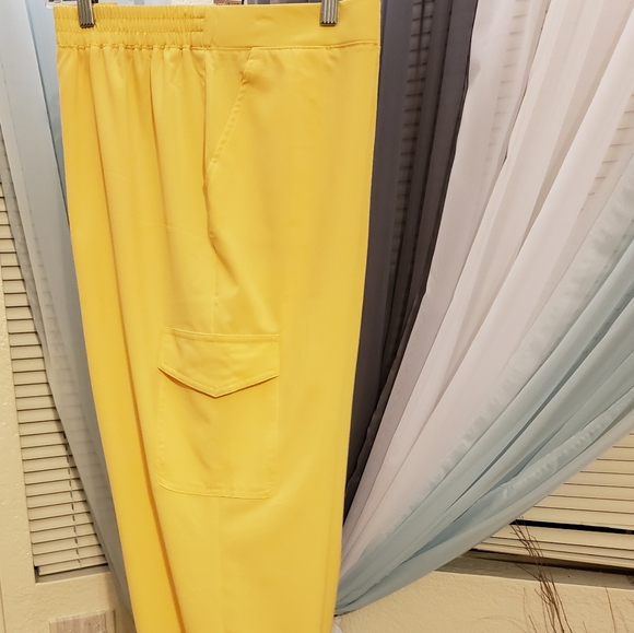 Womens pants - Picture 2 of 2